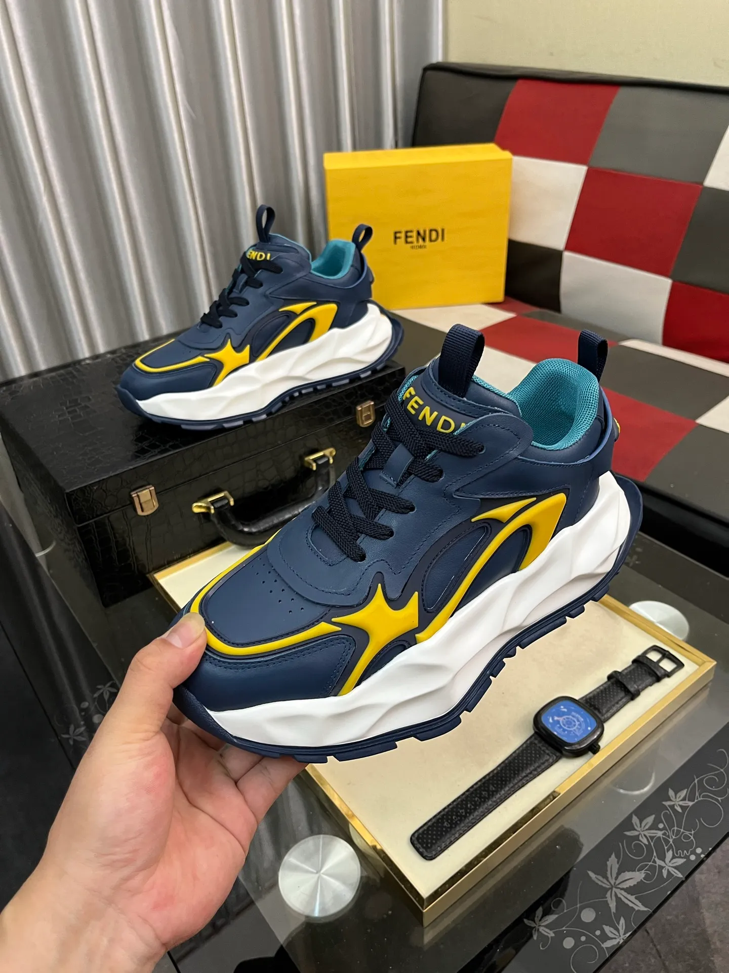 Men's Men's Shoes💰580⌚️⌚️[fendi] Fendi's classic and comfortable men's, this complex sneaker is made of soft calfskin➕genuine leather lining➕original ultra-light rubber material with rough outsole. This unique light style is suitable for the casual and refined sensibility of this season. It is comfortable and natural on the feet. It is an everyday style for casual travel in autumn and winter! 38-446️⃣colors available